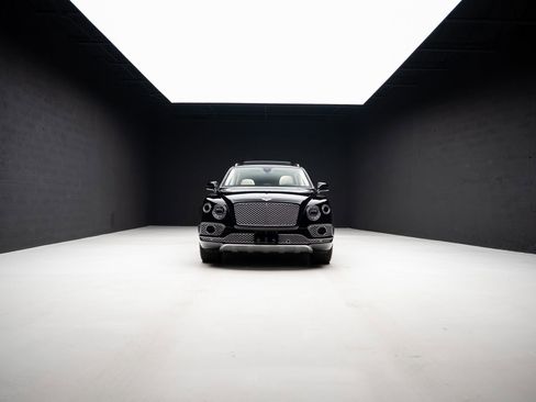 Used 2018 Bentley Bentayga AWD/4WD image 84