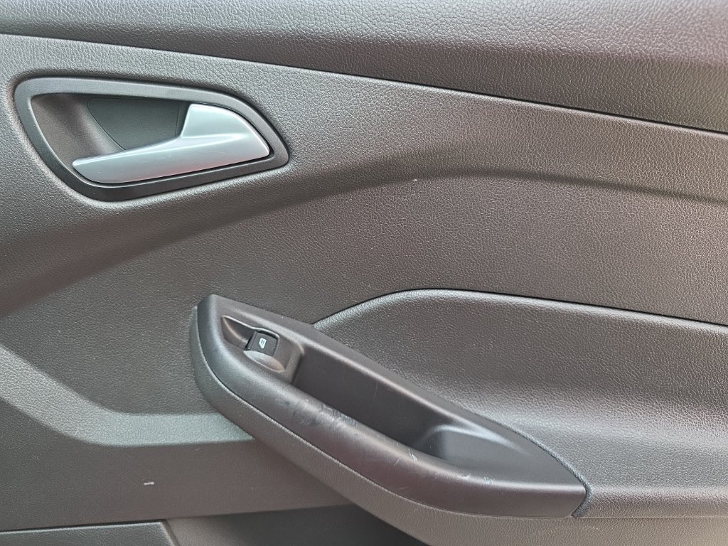 Used 2015 Ford Focus SE FWD image 22