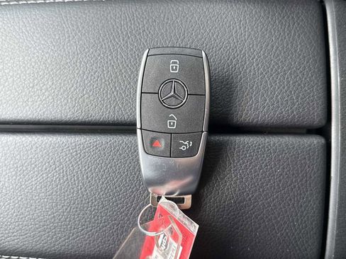 Used 2026 Mercedes-Benz GLB 250 4MATIC image 27