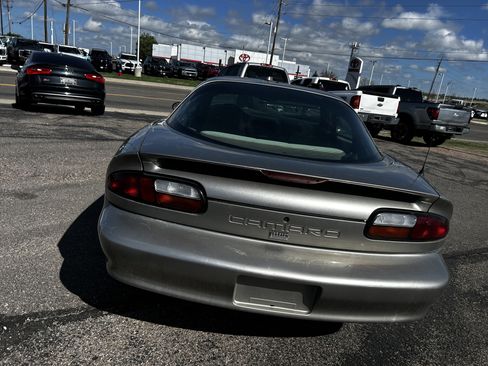 Used 2000 Chevrolet Camaro LT w/ Preferred Equipment Group 1 RWD image 4