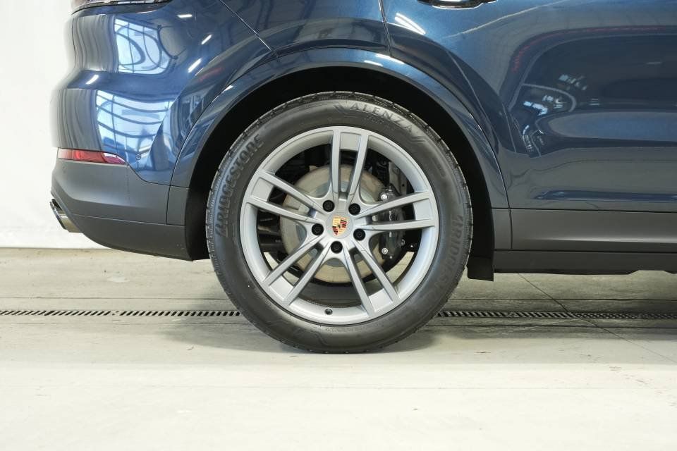 Certified 2026 Porsche Cayenne AWD/4WD image 42