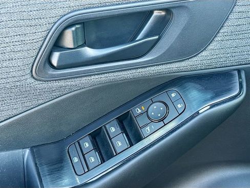 Used 2023 Nissan Rogue S image 17