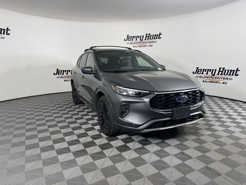 Used 2024 Ford Escape ST-Line Elite w/ Premium Technology Package image 8