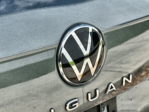 Used 2023 Volkswagen Tiguan SE image 16