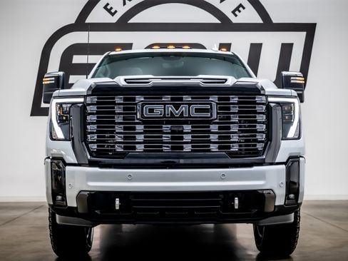 Used 2026 GMC Sierra 2500 Denali Ultimate AWD/4WD image 3