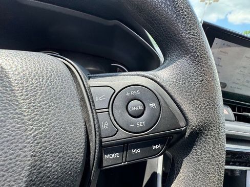 Used 2025 Toyota RAV4 XLE AWD/4WD image 16