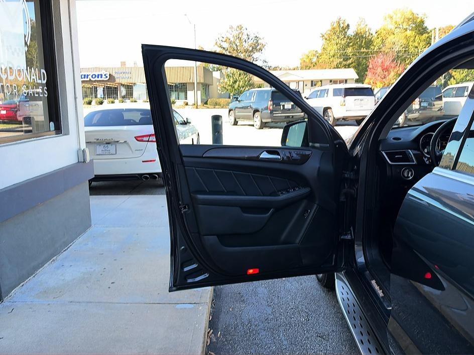 Used 2015 Mercedes-Benz GL 450 4MATIC image 28