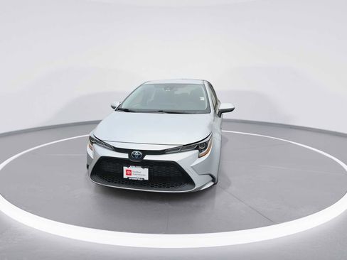 Used 2020 Toyota Corolla LE image 3
