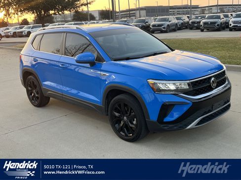 Certified 2022 Volkswagen Taos SE image 1