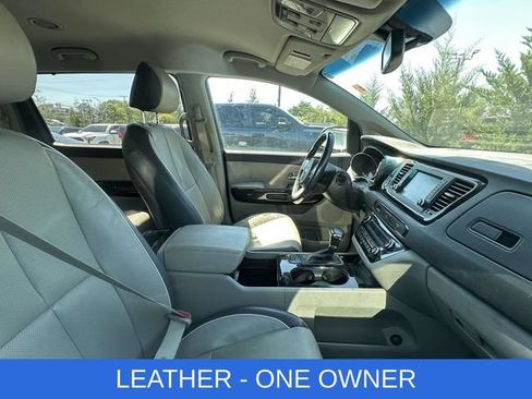Used 2017 Kia Sedona EX FWD image 2
