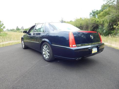 Used 2008 Cadillac DTS FWD image 3