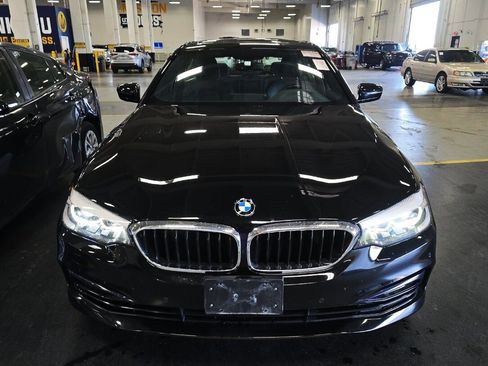 Used 2018 BMW 530i xDrive w/ Premium Package image 2