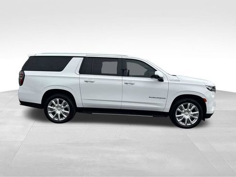 Used 2021 Chevrolet Suburban High Country RWD image 2