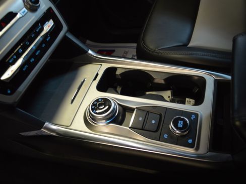 Used 2023 Ford Explorer XLT w/ Equipment Group 202A image 20