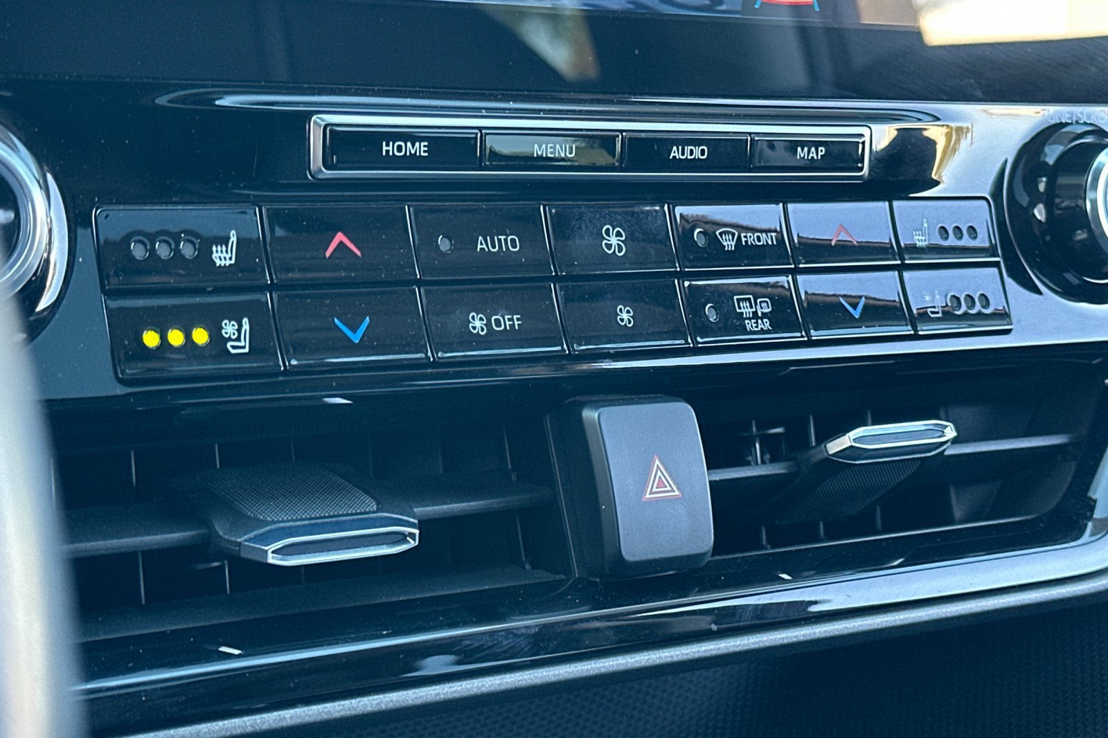 Certified 2021 Toyota Highlander Limited AWD/4WD image 22