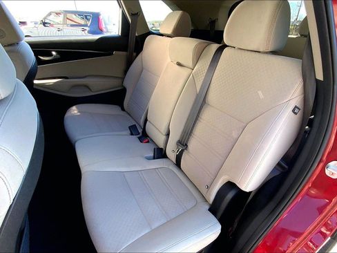 Used 2019 Kia Sorento LX image 22