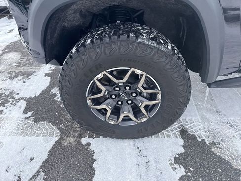 Used 2024 Chevrolet Colorado ZR2 w/ Technology Package image 11