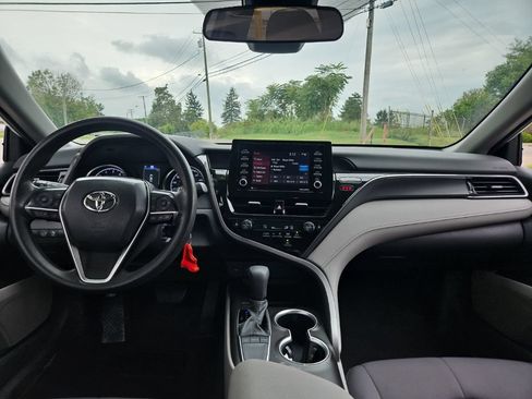 Used 2024 Toyota Camry LE FWD image 5