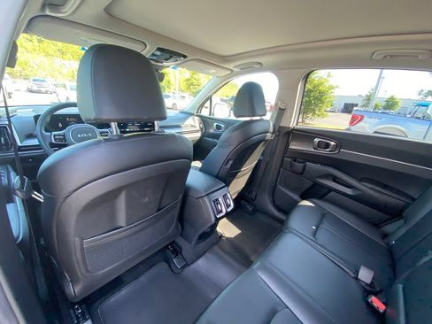 Used 2025 Kia Sorento S w/ Panoramic Sunroof Package FWD image 24