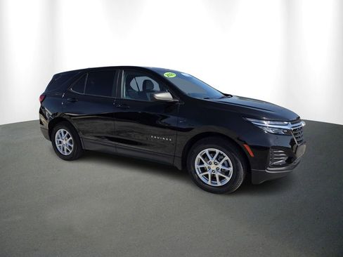 Used 2023 Chevrolet Equinox LS w/ LS Convenience Package FWD image 2