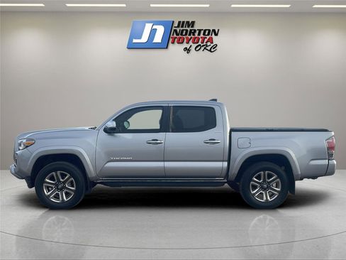 Used 2019 Toyota Tacoma Limited image 8