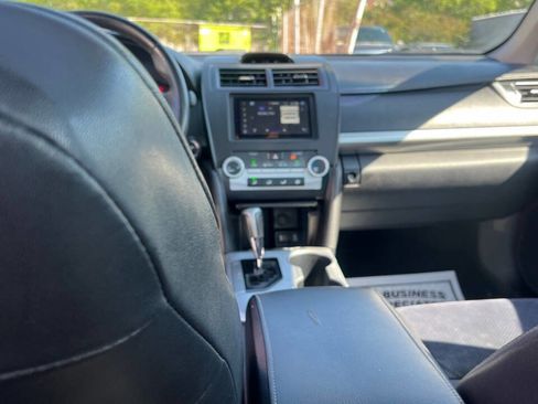 Used 2012 Toyota Camry SE w/ Leather Pkg FWD image 19