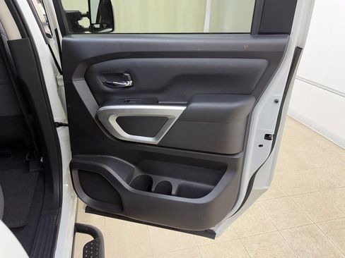 Used 2024 Nissan Titan SV w/ SV Convenience Package AWD/4WD image 12