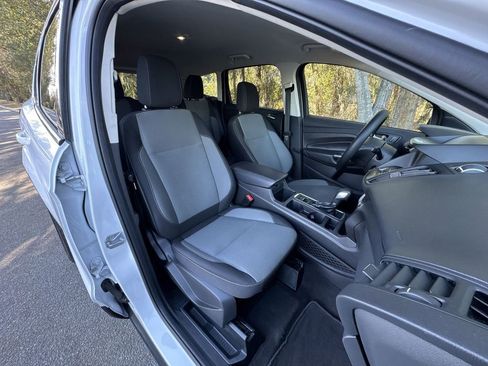 Used 2019 Ford Escape SE image 28