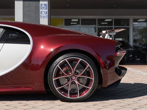 Used 2021 Bugatti Chiron image 11