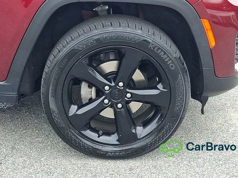 Used 2023 Jeep Grand Cherokee Altitude AWD/4WD image 8