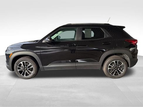 Used 2024 Chevrolet TrailBlazer LT w/ Driver Confidence Package image 2