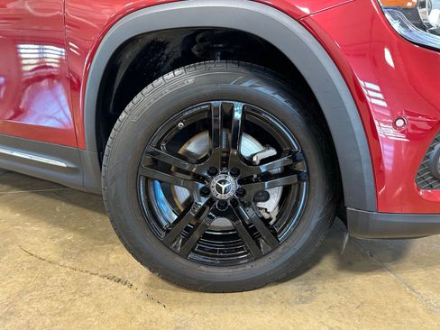 Used 2021 Mercedes-Benz GLB 250 w/ Premium Package image 10