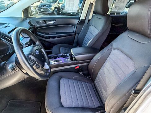Used 2020 Ford Edge SE image 16