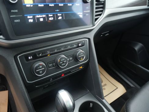 Used 2019 Volkswagen Atlas SE w/ Panoramic Sunroof Package image 14