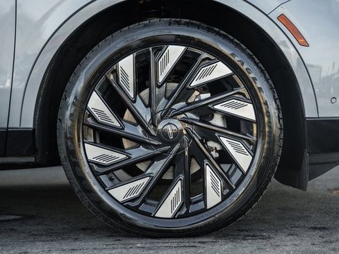 Used 2024 Lincoln Nautilus Reserve w/ Jet Appearance Package (87T) image 17