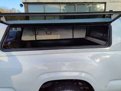 Used 2019 Toyota Tacoma 2WD Access Cab image 16