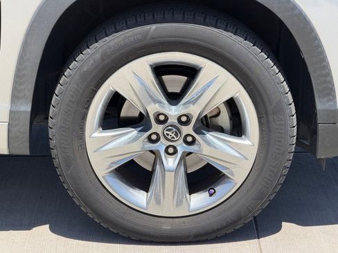 Used 2017 Toyota Highlander Limited w/ Carpet Mat Package FWD image 7