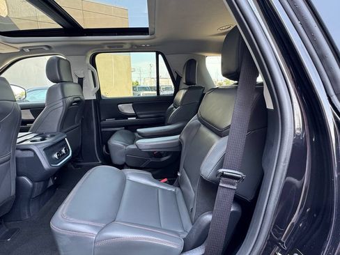 Used 2025 Ford Expedition Active AWD/4WD image 32