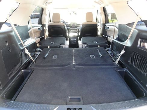 Used 2020 Ford Explorer XLT w/ Equipment Group 202A image 17