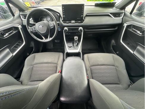 Used 2022 Toyota RAV4 SE image 19