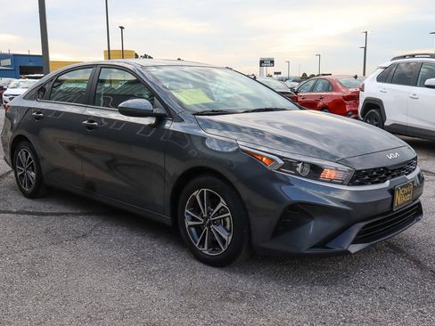 Used 2024 Kia Forte LXS image 3