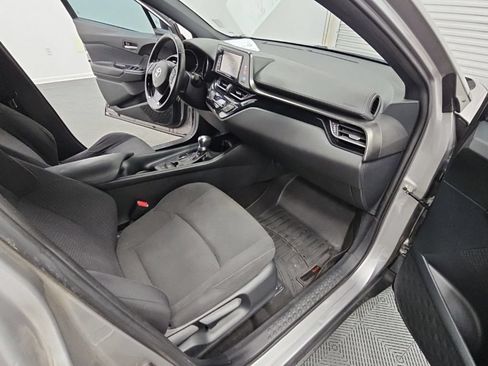 Used 2018 Toyota C-HR XLE FWD image 32