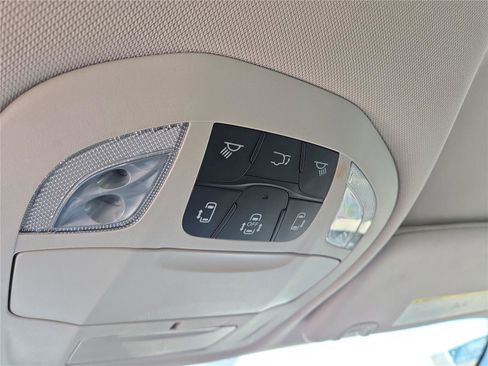 Used 2023 Chrysler Pacifica Touring-L FWD image 15