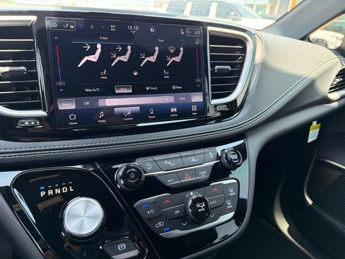 New 2026 Chrysler Pacifica Select FWD image 22