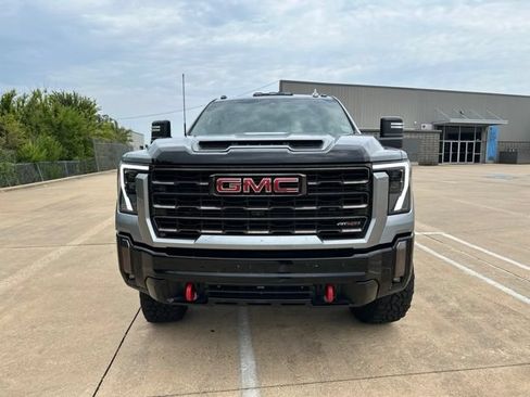 Used 2024 GMC Sierra 2500 AT4X AWD/4WD image 2