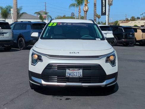 Certified 2025 Kia Niro EX FWD image 8