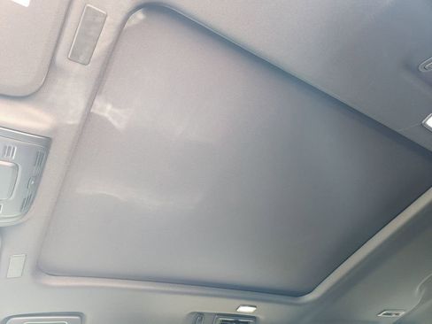 New 2025 Chevrolet Suburban Premier image 18