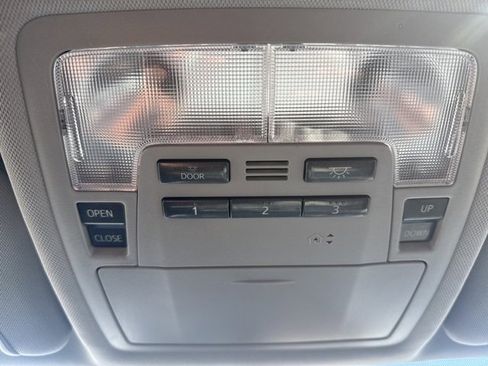 Used 2014 Toyota Highlander Limited image 35