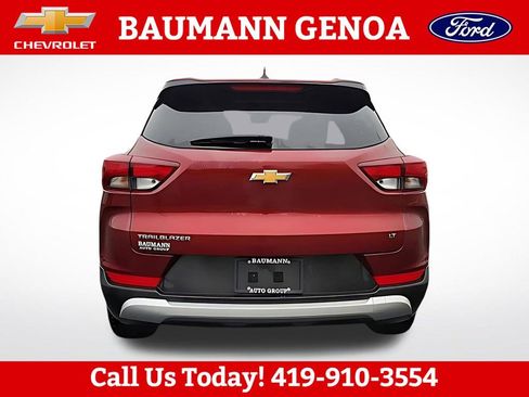Used 2025 Chevrolet TrailBlazer LT FWD image 3