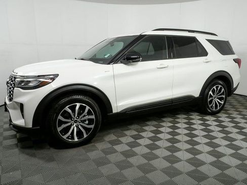 Used 2025 Ford Explorer ST-Line w/ Premium Package image 27